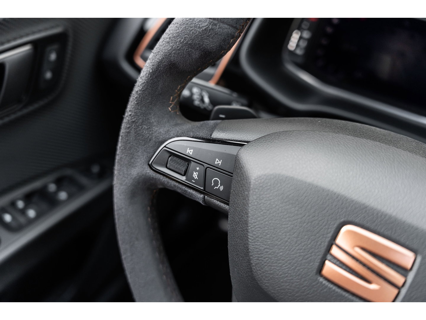 SEAT Leon ST 2.0 TSI CUPRA R 4DRIVE PANO CARBON BREMBO BEATS