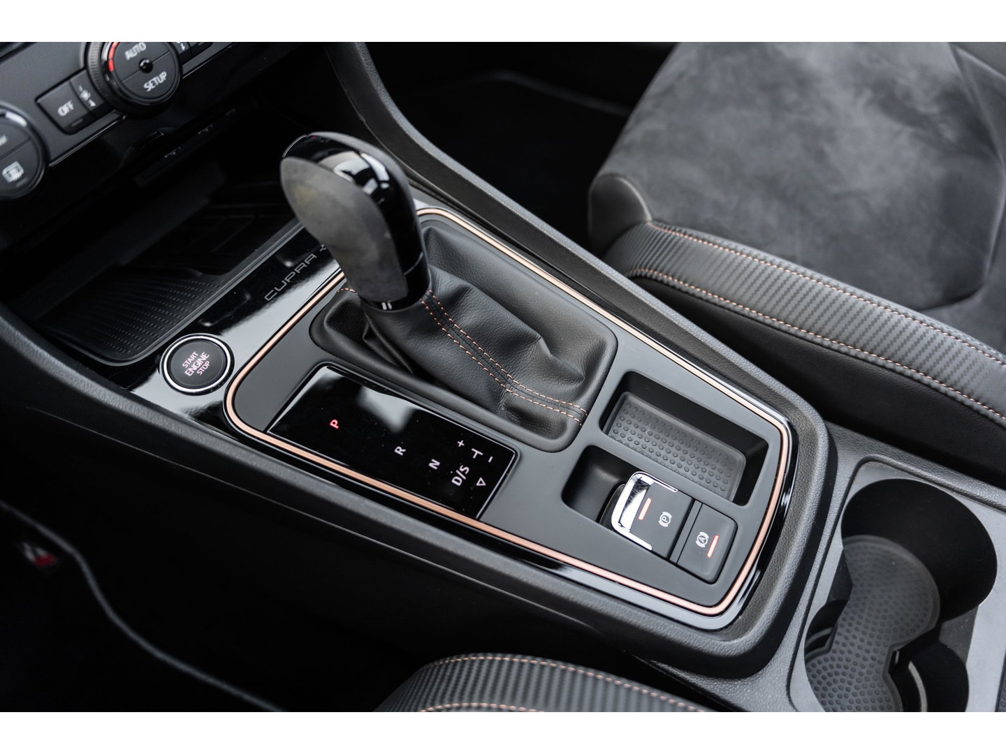 SEAT Leon ST 2.0 TSI CUPRA R 4DRIVE PANO CARBON BREMBO BEATS