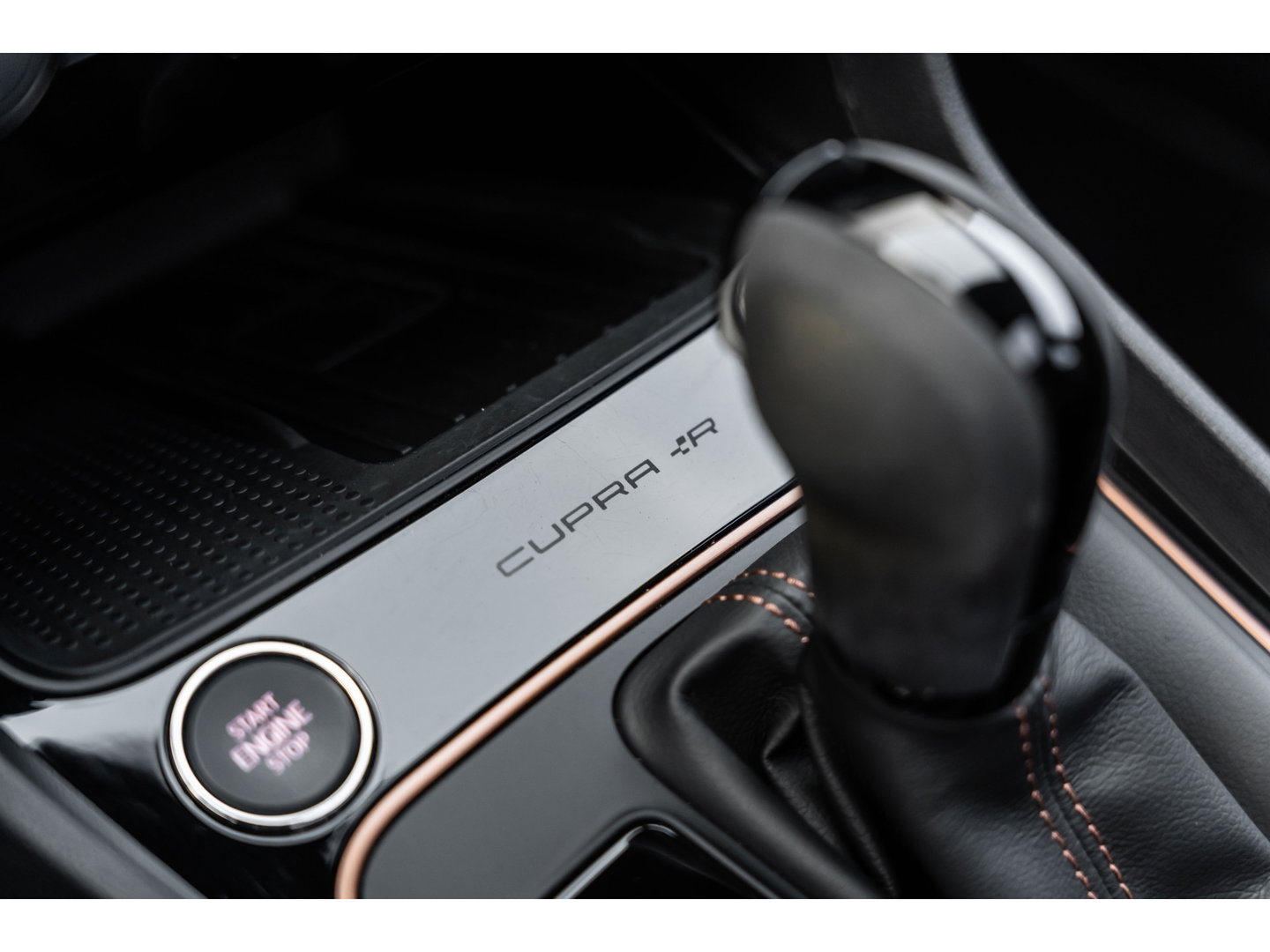 SEAT Leon ST 2.0 TSI CUPRA R 4DRIVE PANO CARBON BREMBO BEATS