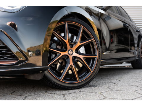 SEAT Leon ST 2.0 TSI CUPRA R 4DRIVE PANO CARBON BREMBO BEATS