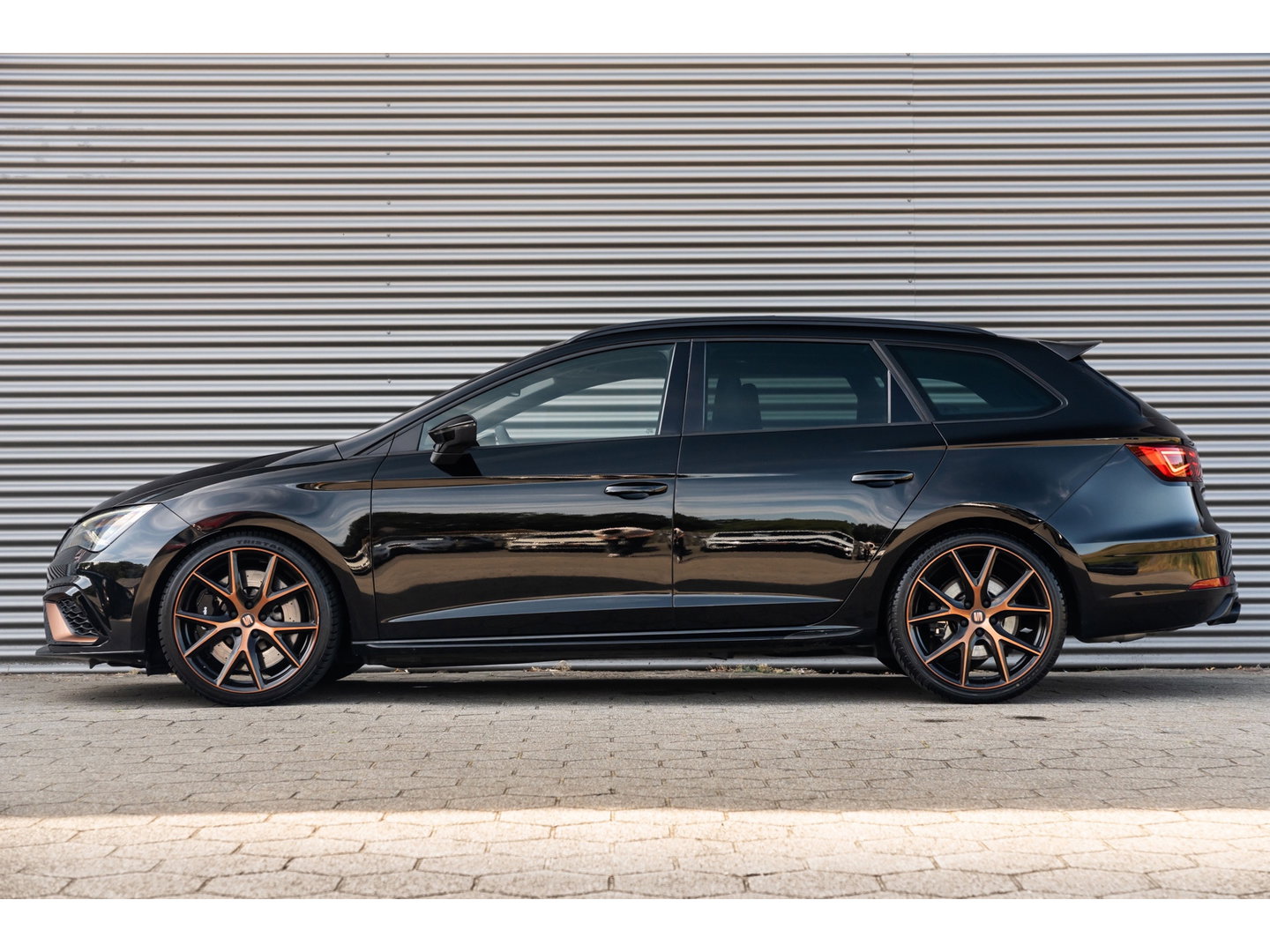 SEAT Leon ST 2.0 TSI CUPRA R 4DRIVE PANO CARBON BREMBO BEATS