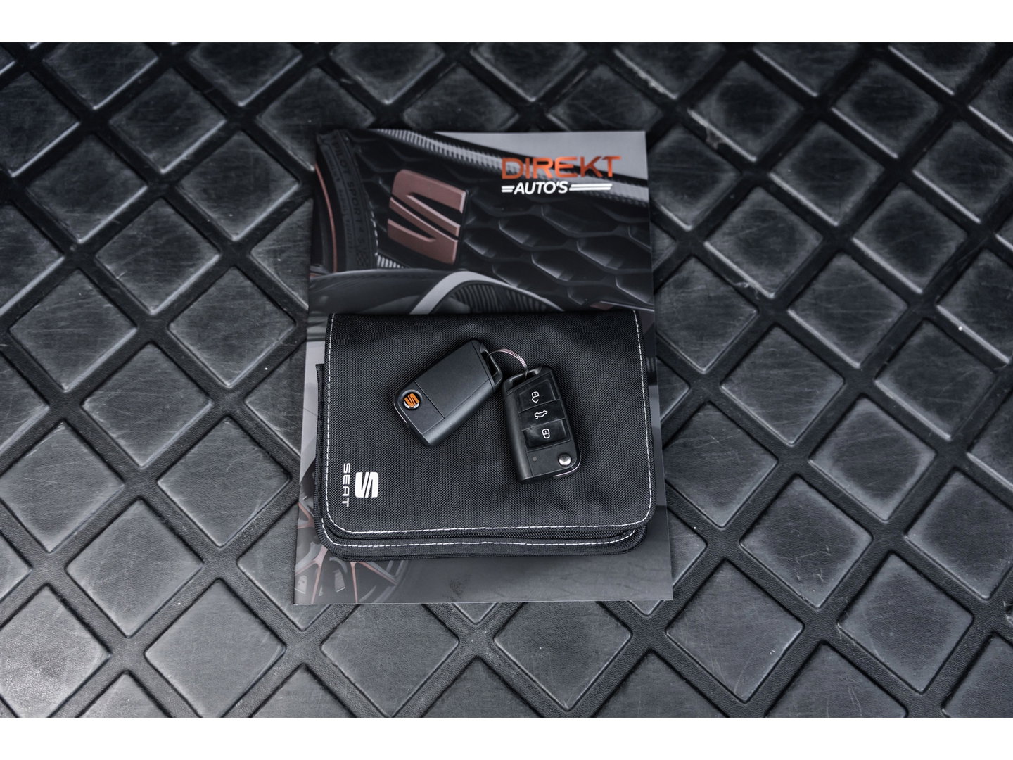 SEAT Leon 2.0 TSI CUPRA ULTIMATE PANO BEATS KEYLESS CAMERA