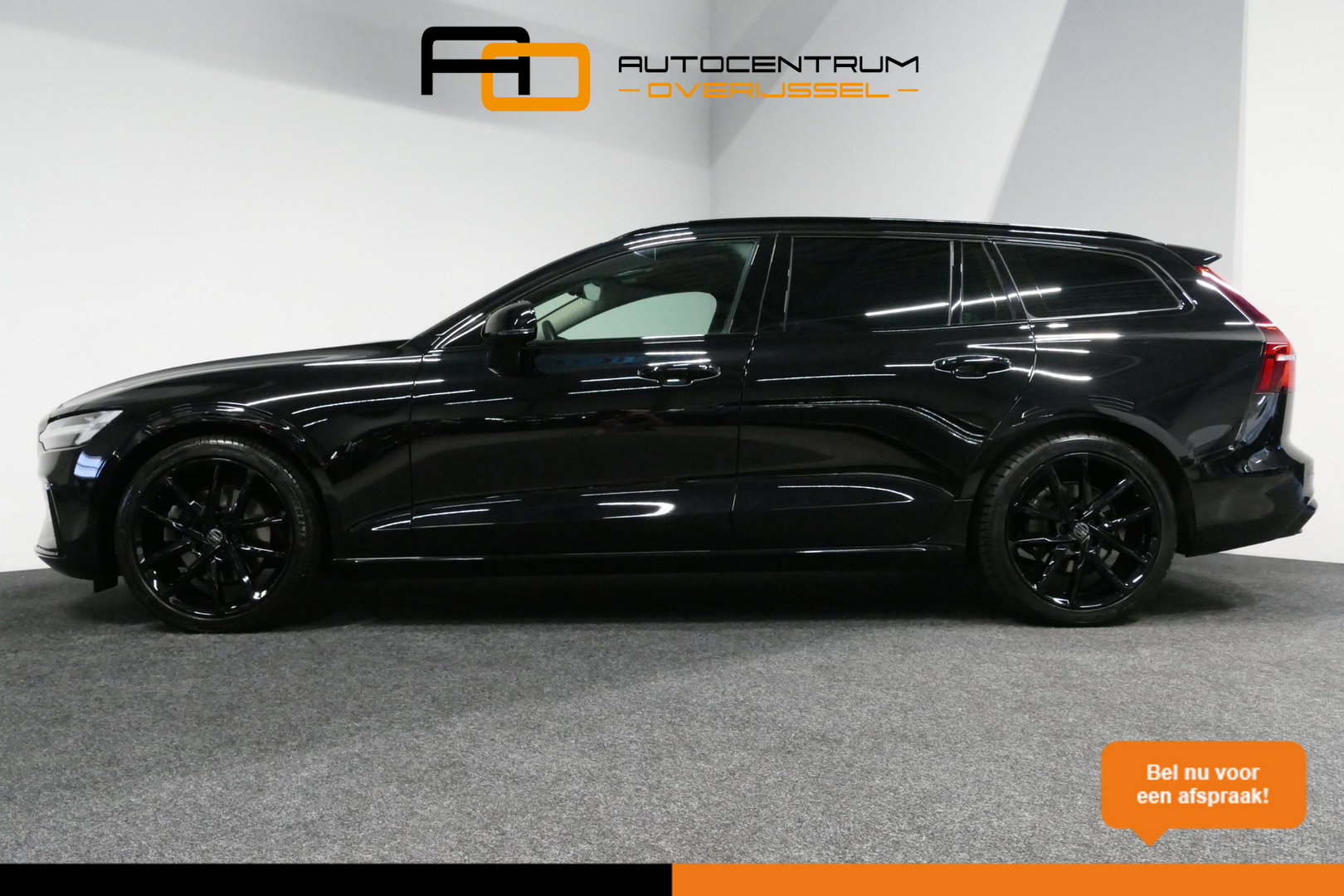 Volvo V60 2.0 B4 Plus Dark / Orig. Nederlands / Harman Kardon Sound System / Elektr. best. stoel + memory / Achteruitrijcamera / Stoelverwarming V + A / Apple Carplay - Android Auto / Elektr. wegklapbare trekhaak / Ambienteverlichting / Stuurwiel verwarming / Black