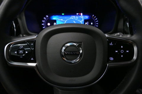 Volvo V60 2.0 B4 Plus Dark / Orig. Nederlands / Harman Kardon Sound System / Elektr. best. stoel + memory / Achteruitrijcamera / Stoelverwarming V + A / Apple Carplay - Android Auto / Elektr. wegklapbare trekhaak / Ambienteverlichting / Stuurwiel verwarming / Black