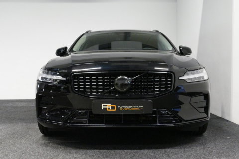 Volvo V60 2.0 B4 Plus Dark / Orig. Nederlands / Harman Kardon Sound System / Elektr. best. stoel + memory / Achteruitrijcamera / Stoelverwarming V + A / Apple Carplay - Android Auto / Elektr. wegklapbare trekhaak / Ambienteverlichting / Stuurwiel verwarming / Black