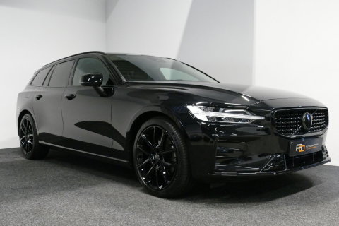 Volvo V60 2.0 B4 Plus Dark / Orig. Nederlands / Harman Kardon Sound System / Elektr. best. stoel + memory / Achteruitrijcamera / Stoelverwarming V + A / Apple Carplay - Android Auto / Elektr. wegklapbare trekhaak / Ambienteverlichting / Stuurwiel verwarming / Black