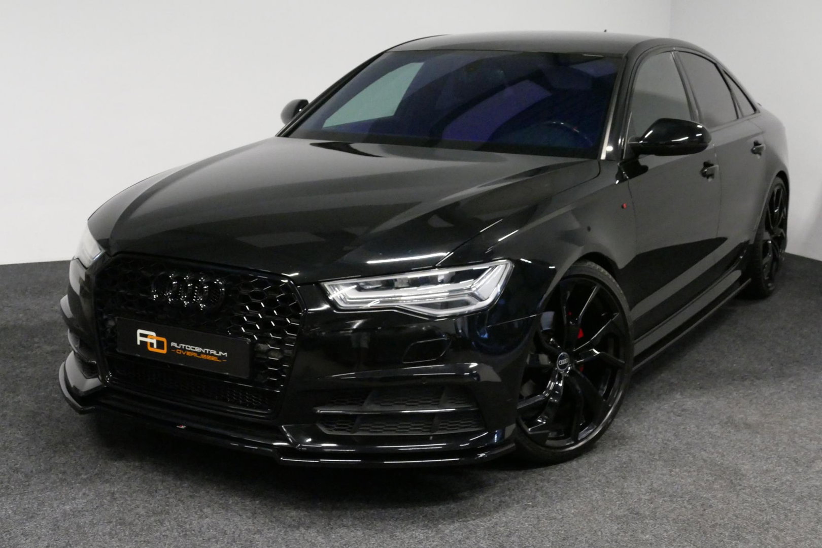 Audi A6 Limousine 1.8 TFSI ultra S line Edition / S6 look diffuser / Maxton Design Bodykit / Carbon stuurwiel / 21" LMV / Chameleon tint voorruit / Apple Carplay - Android Auto / Sfeerverlichting / Stoelverwarming / Cruise Control / LED koplampen / Grootlichtassi