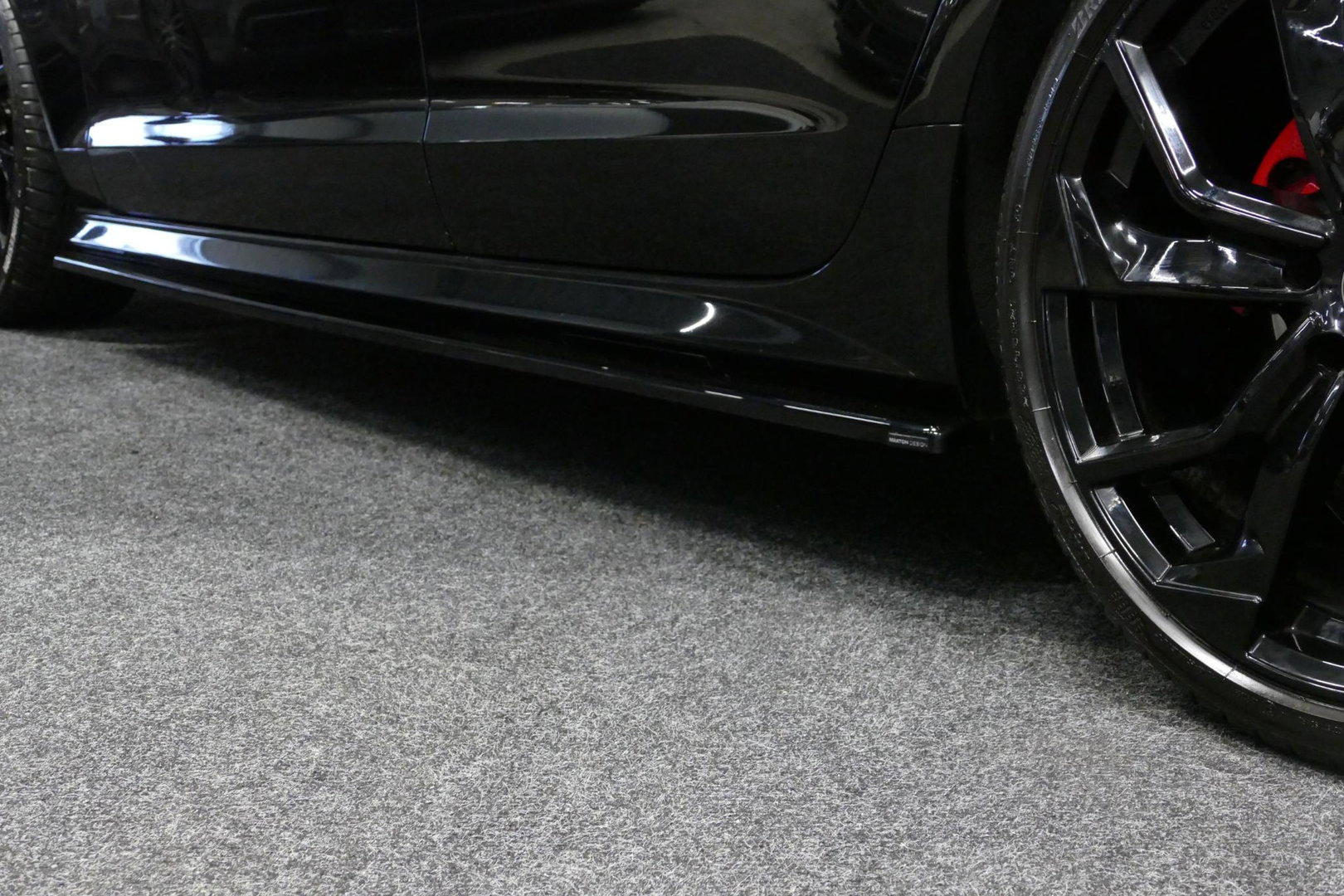 Audi A6 Limousine 1.8 TFSI ultra S line Edition / S6 look diffuser / Maxton Design Bodykit / Carbon stuurwiel / 21" LMV / Chameleon tint voorruit / Apple Carplay - Android Auto / Sfeerverlichting / Stoelverwarming / Cruise Control / LED koplampen / Grootlichtassi