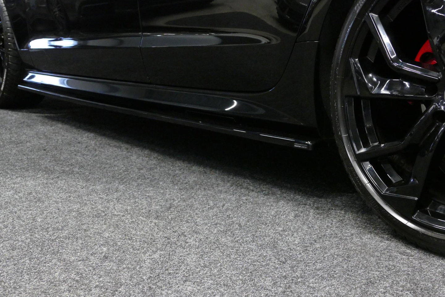 Audi A6 Limousine 1.8 TFSI ultra S line Edition / S6 look diffuser / Maxton Design Bodykit / Carbon stuurwiel / 21" LMV / Chameleon tint voorruit / Apple Carplay - Android Auto / Sfeerverlichting / Stoelverwarming / Cruise Control / LED koplampen / Grootlichtassi