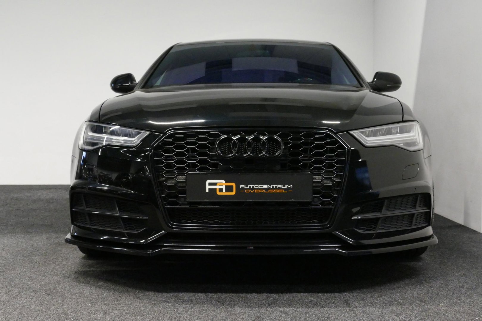 Audi A6 Limousine 1.8 TFSI ultra S line Edition / S6 look diffuser / Maxton Design Bodykit / Carbon stuurwiel / 21" LMV / Chameleon tint voorruit / Apple Carplay - Android Auto / Sfeerverlichting / Stoelverwarming / Cruise Control / LED koplampen / Grootlichtassi