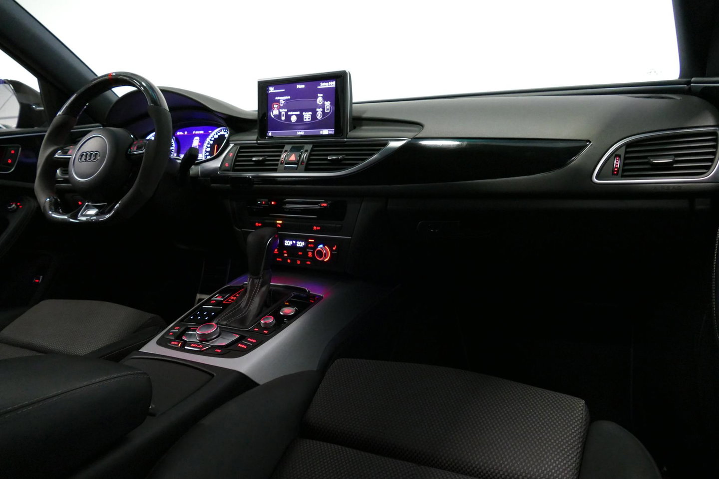 Audi A6 Limousine 1.8 TFSI ultra S line Edition / S6 look diffuser / Maxton Design Bodykit / Carbon stuurwiel / 21" LMV / Chameleon tint voorruit / Apple Carplay - Android Auto / Sfeerverlichting / Stoelverwarming / Cruise Control / LED koplampen / Grootlichtassi