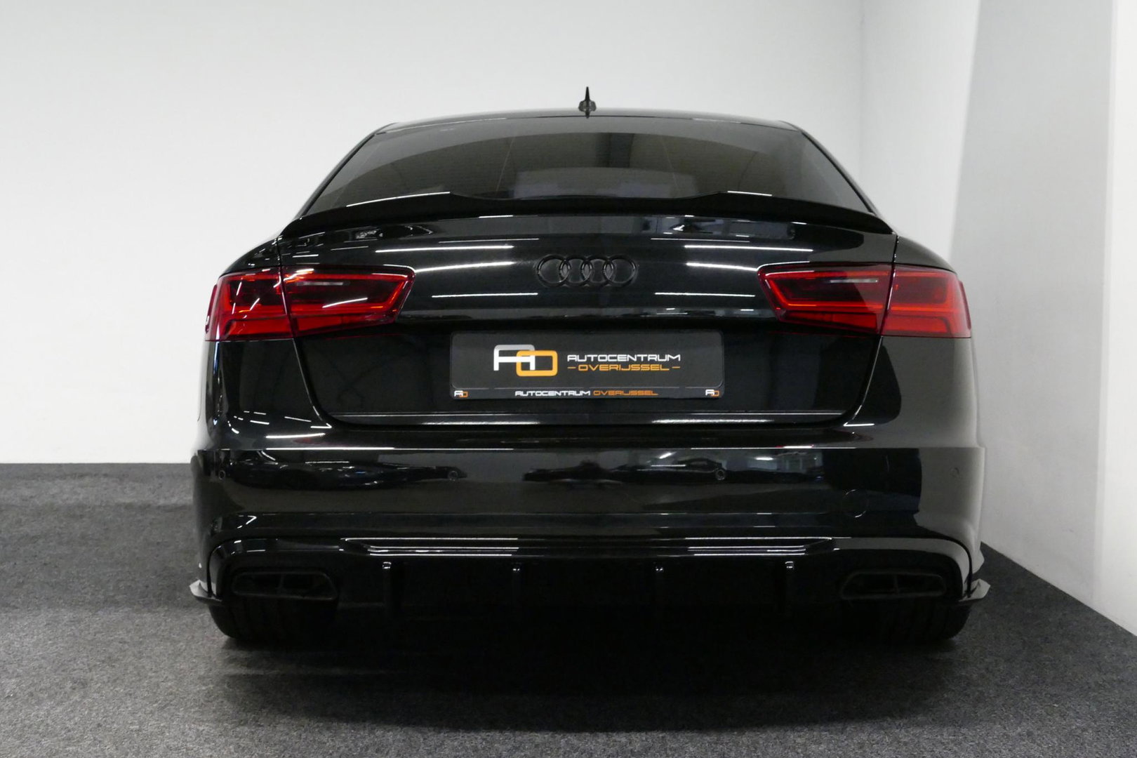 Audi A6 Limousine 1.8 TFSI ultra S line Edition / S6 look diffuser / Maxton Design Bodykit / Carbon stuurwiel / 21" LMV / Chameleon tint voorruit / Apple Carplay - Android Auto / Sfeerverlichting / Stoelverwarming / Cruise Control / LED koplampen / Grootlichtassi