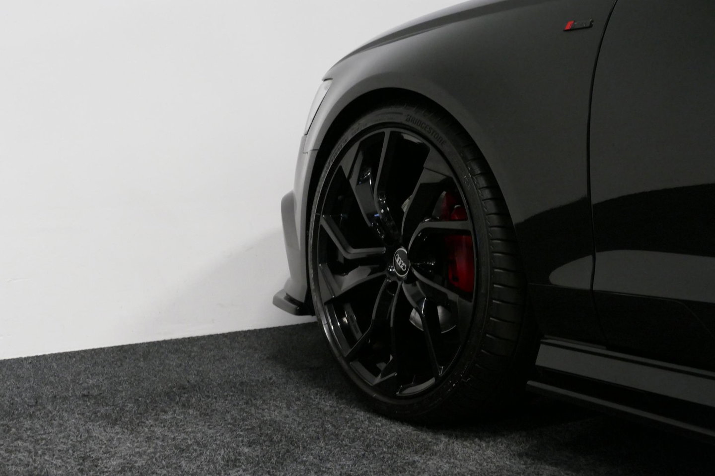 Audi A6 Limousine 1.8 TFSI ultra S line Edition / S6 look diffuser / Maxton Design Bodykit / Carbon stuurwiel / 21" LMV / Chameleon tint voorruit / Apple Carplay - Android Auto / Sfeerverlichting / Stoelverwarming / Cruise Control / LED koplampen / Grootlichtassi