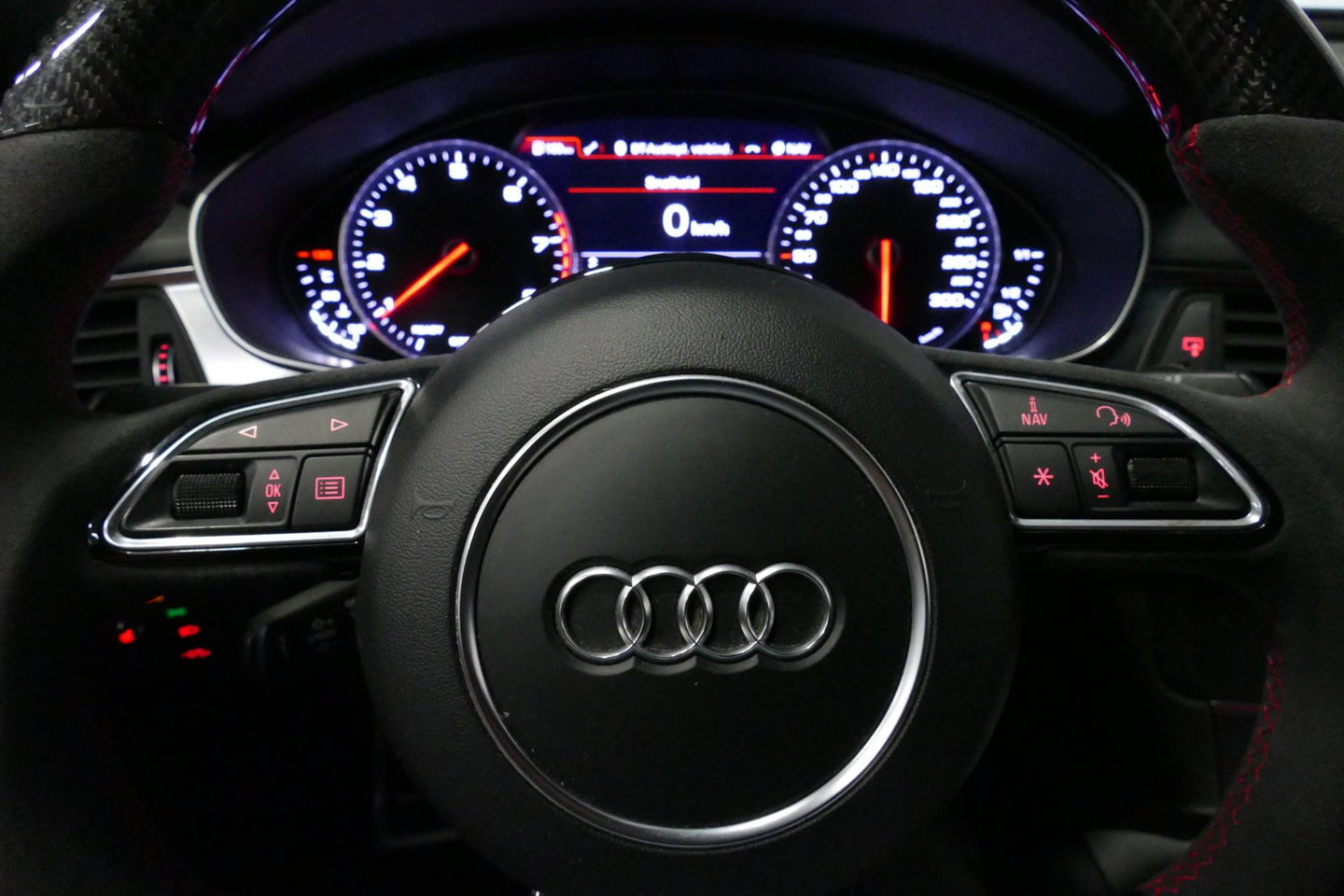 Audi A6 Limousine 1.8 TFSI ultra S line Edition / S6 look diffuser / Maxton Design Bodykit / Carbon stuurwiel / 21" LMV / Chameleon tint voorruit / Apple Carplay - Android Auto / Sfeerverlichting / Stoelverwarming / Cruise Control / LED koplampen / Grootlichtassi