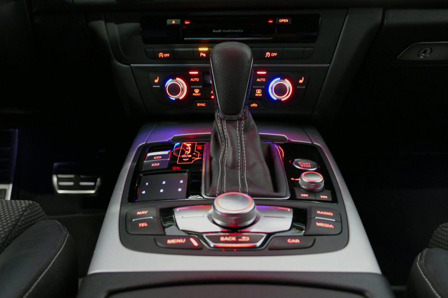 Audi A6 Limousine 1.8 TFSI ultra S line Edition / S6 look diffuser / Maxton Design Bodykit / Carbon stuurwiel / 21" LMV / Chameleon tint voorruit / Apple Carplay - Android Auto / Sfeerverlichting / Stoelverwarming / Cruise Control / LED koplampen / Grootlichtassi