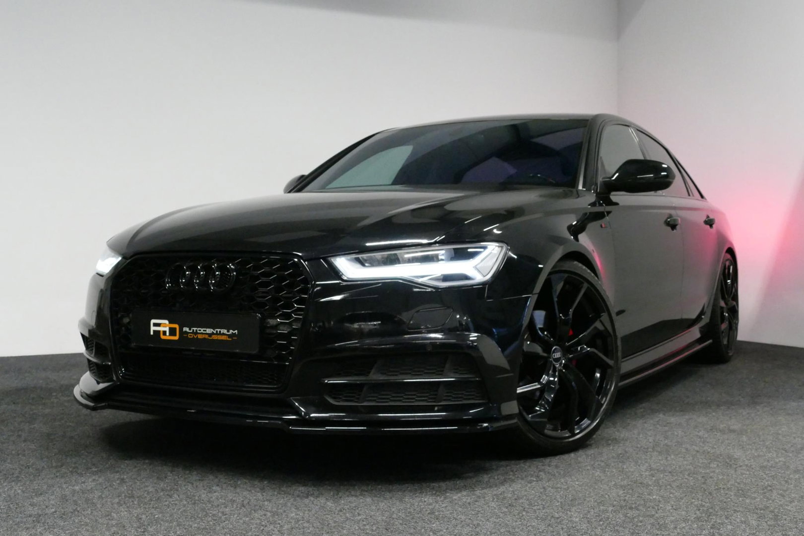 Audi A6 Limousine 1.8 TFSI ultra S line Edition / S6 look diffuser / Maxton Design Bodykit / Carbon stuurwiel / 21" LMV / Chameleon tint voorruit / Apple Carplay - Android Auto / Sfeerverlichting / Stoelverwarming / Cruise Control / LED koplampen / Grootlichtassi