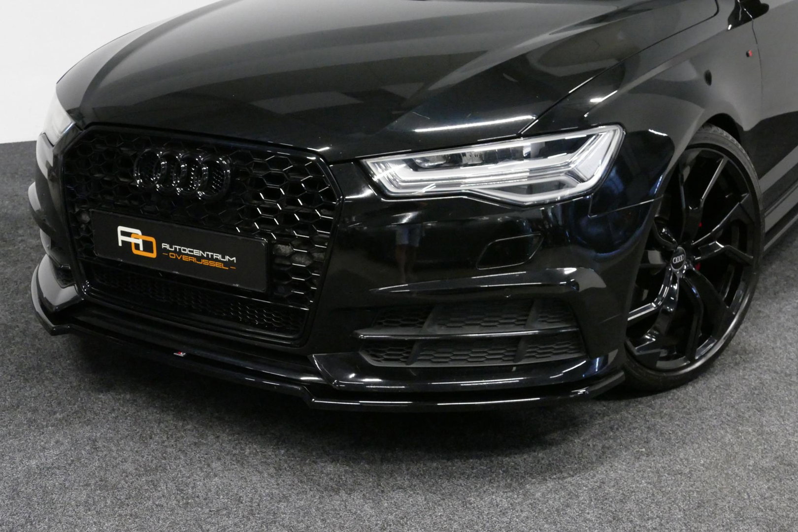 Audi A6 Limousine 1.8 TFSI ultra S line Edition / S6 look diffuser / Maxton Design Bodykit / Carbon stuurwiel / 21" LMV / Chameleon tint voorruit / Apple Carplay - Android Auto / Sfeerverlichting / Stoelverwarming / Cruise Control / LED koplampen / Grootlichtassi