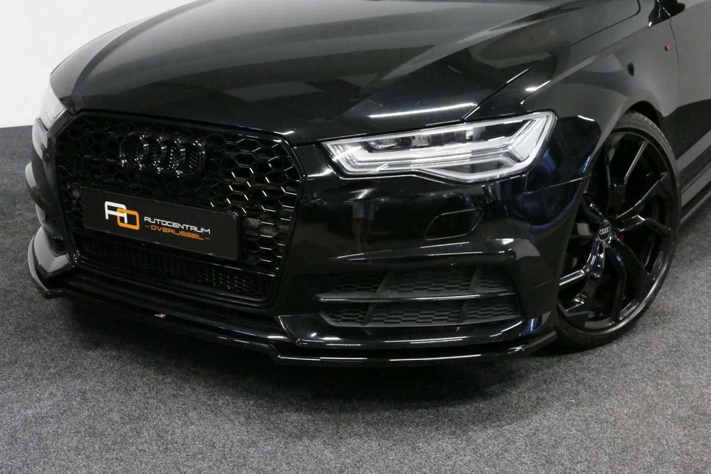 Audi A6 Limousine 1.8 TFSI ultra S line Edition / S6 look diffuser / Maxton Design Bodykit / Carbon stuurwiel / 21" LMV / Chameleon tint voorruit / Apple Carplay - Android Auto / Sfeerverlichting / Stoelverwarming / Cruise Control / LED koplampen / Grootlichtassi