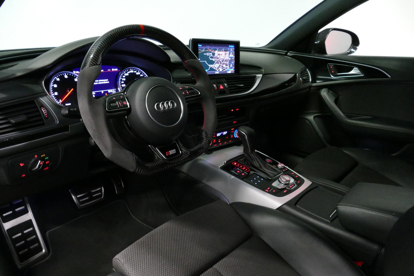 Audi A6 Limousine 1.8 TFSI ultra S line Edition / S6 look diffuser / Maxton Design Bodykit / Carbon stuurwiel / 21" LMV / Chameleon tint voorruit / Apple Carplay - Android Auto / Sfeerverlichting / Stoelverwarming / Cruise Control / LED koplampen / Grootlichtassi