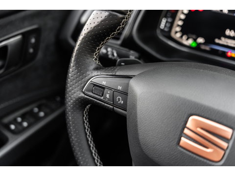SEAT Leon 2.0 TSI CUPRA PANO BEATS KEYLESS CAMERA TREKHAAK