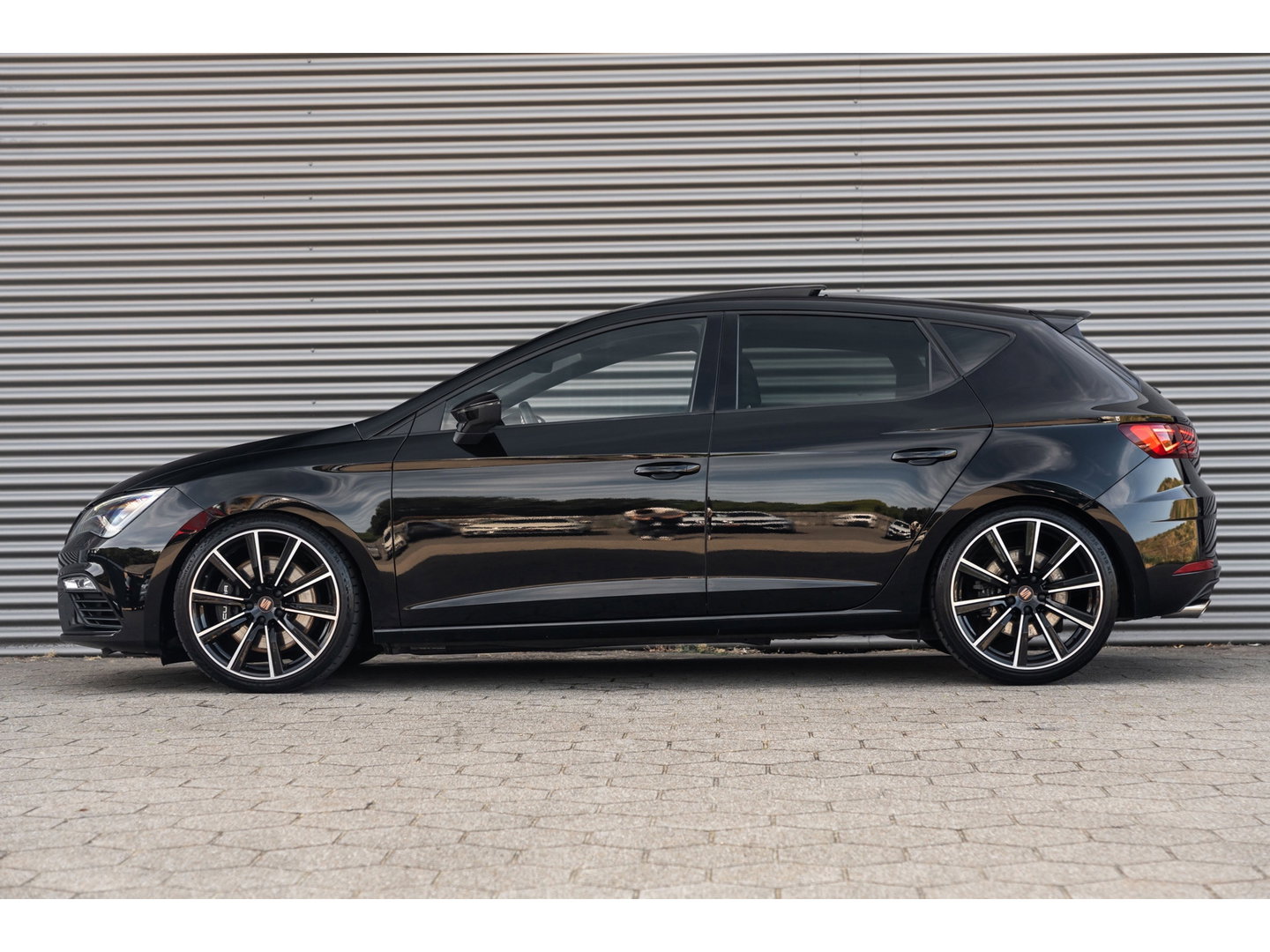 SEAT Leon 2.0 TSI CUPRA PANO BEATS KEYLESS CAMERA TREKHAAK