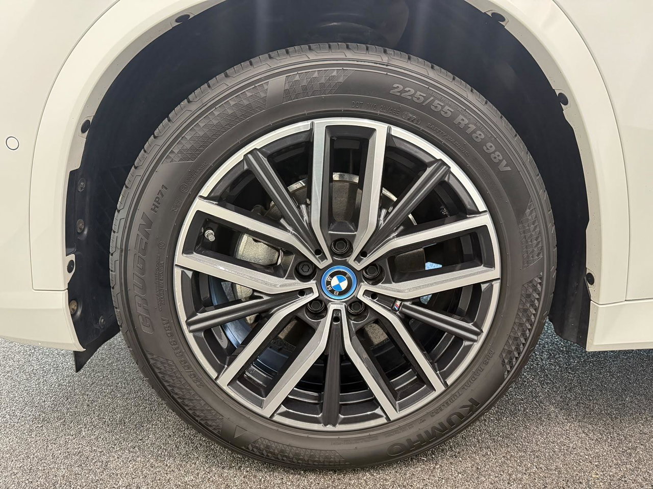 BMW iX1