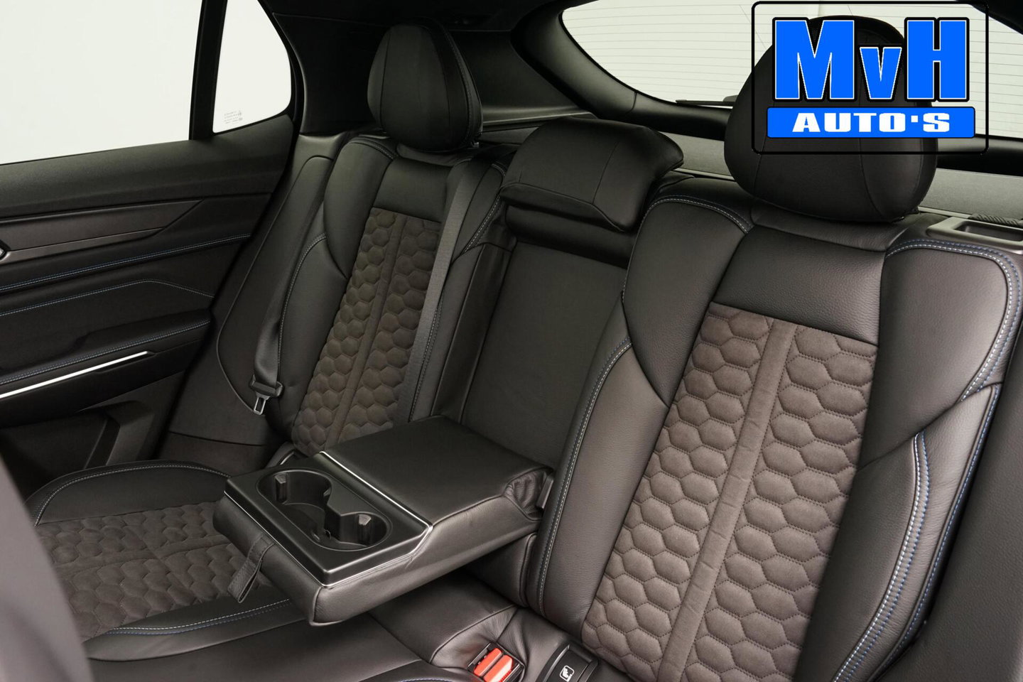 Lynk & Co 01 1.5 PHEV|FULL BL XL|LEER/ALCANT|ZW.HEMEL|SOH96%