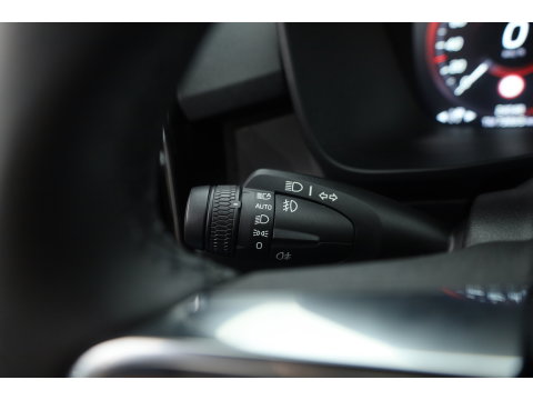 Volvo XC40 1.5 T4 Plug-in hybrid Ultimate Bright | Pano-dak | Adap. cruise | sportstoelen | camera | Dodehoek (Blis) | H&K Audio |