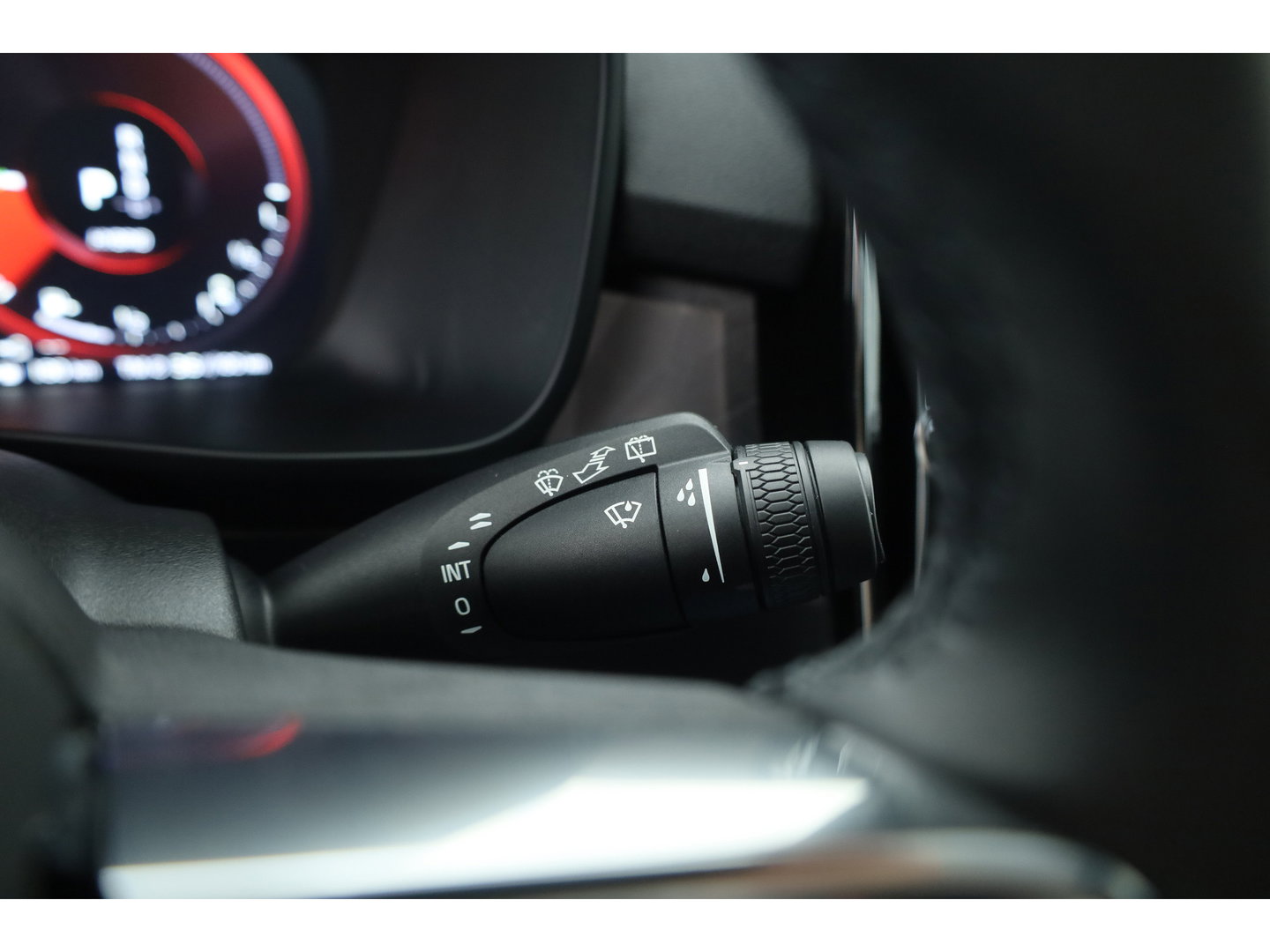 Volvo XC40 1.5 T4 Plug-in hybrid Ultimate Bright | Pano-dak | Adap. cruise | sportstoelen | camera | Dodehoek (Blis) | H&K Audio |