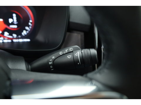 Volvo XC40 1.5 T4 Plug-in hybrid Ultimate Bright | Pano-dak | Adap. cruise | sportstoelen | camera | Dodehoek (Blis) | H&K Audio |