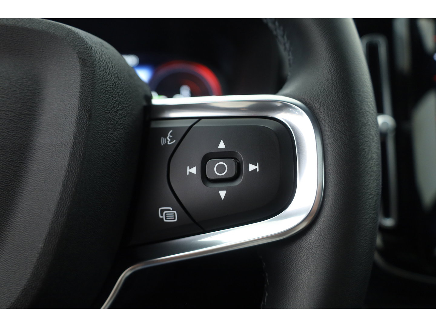 Volvo XC40 1.5 T4 Plug-in hybrid Ultimate Bright | Pano-dak | Adap. cruise | sportstoelen | camera | Dodehoek (Blis) | H&K Audio |