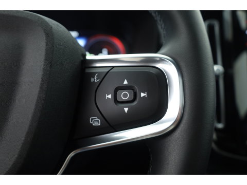 Volvo XC40 1.5 T4 Plug-in hybrid Ultimate Bright | Pano-dak | Adap. cruise | sportstoelen | camera | Dodehoek (Blis) | H&K Audio |