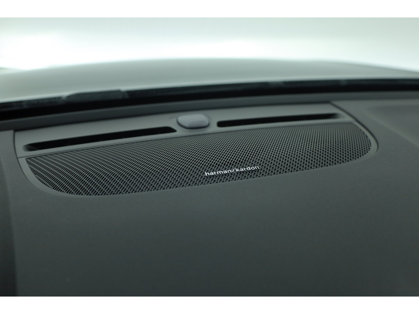 Volvo XC40 1.5 T4 Plug-in hybrid Ultimate Bright | Pano-dak | Adap. cruise | sportstoelen | camera | Dodehoek (Blis) | H&K Audio |