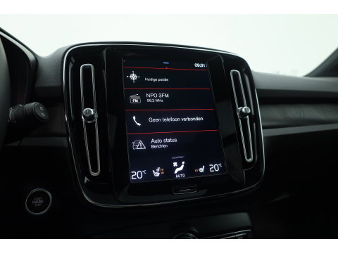 Volvo XC40 1.5 T4 Plug-in hybrid Ultimate Bright | Pano-dak | Adap. cruise | sportstoelen | camera | Dodehoek (Blis) | H&K Audio |