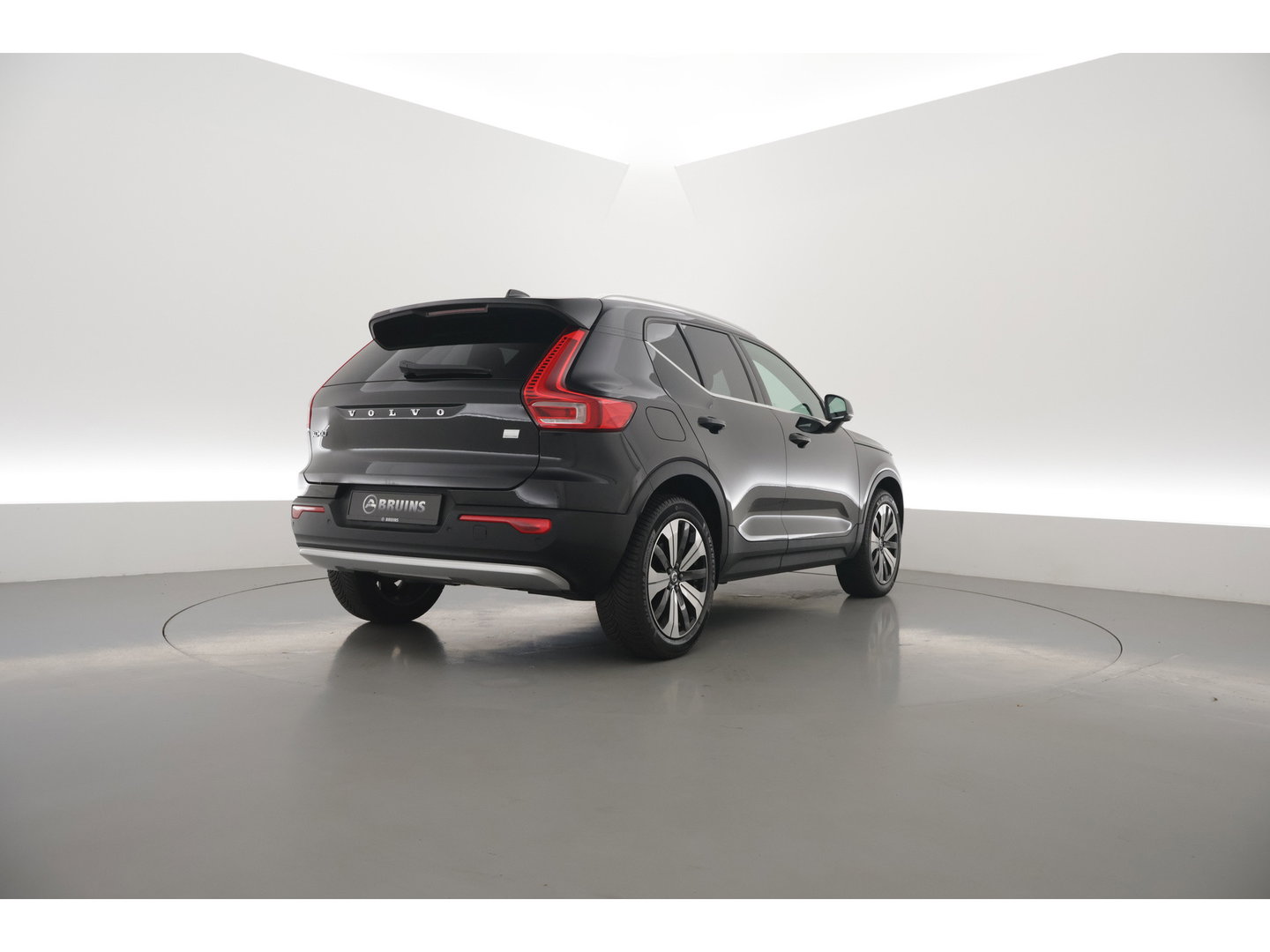Volvo XC40 1.5 T4 Plug-in hybrid Ultimate Bright | Pano-dak | Adap. cruise | sportstoelen | camera | Dodehoek (Blis) | H&K Audio |