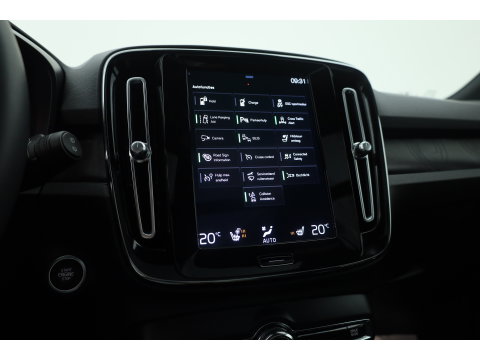 Volvo XC40 1.5 T4 Plug-in hybrid Ultimate Bright | Pano-dak | Adap. cruise | sportstoelen | camera | Dodehoek (Blis) | H&K Audio |