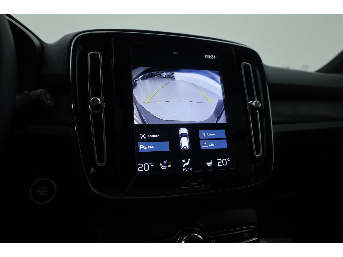 Volvo XC40 1.5 T4 Plug-in hybrid Ultimate Bright | Pano-dak | Adap. cruise | sportstoelen | camera | Dodehoek (Blis) | H&K Audio |