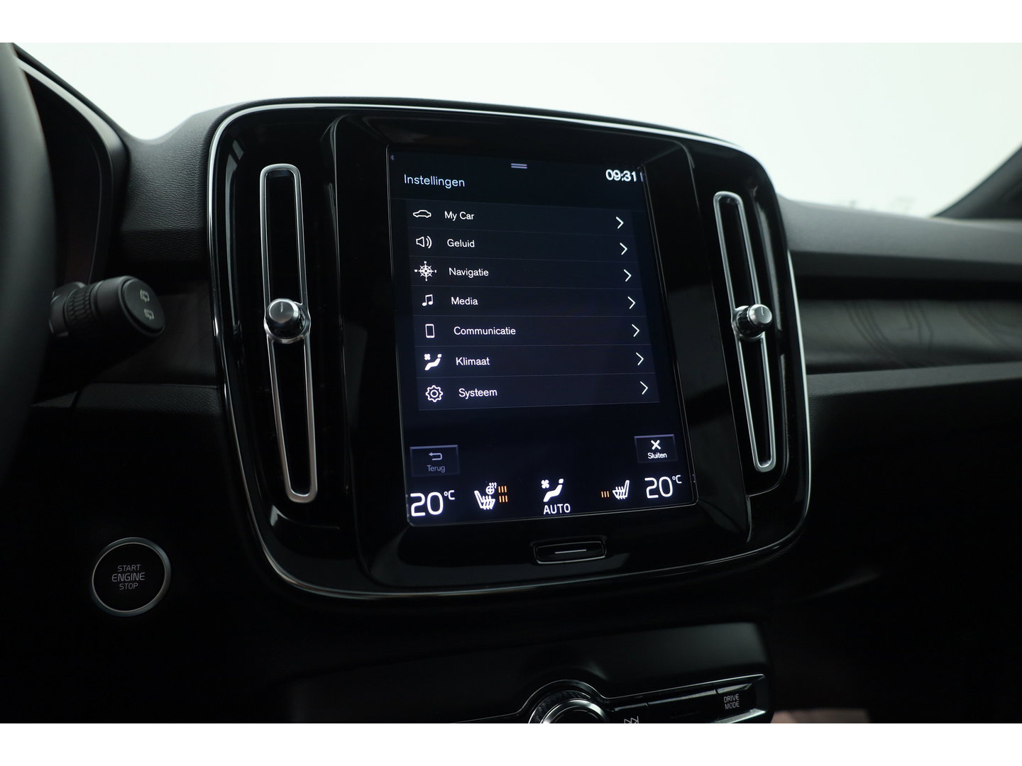 Volvo XC40 1.5 T4 Plug-in hybrid Ultimate Bright | Pano-dak | Adap. cruise | sportstoelen | camera | Dodehoek (Blis) | H&K Audio |