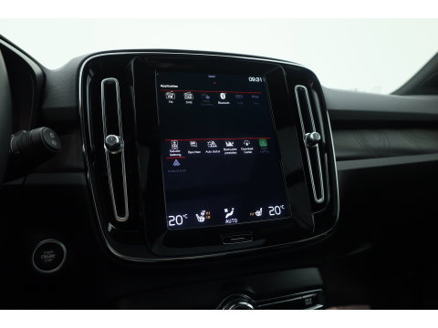 Volvo XC40 1.5 T4 Plug-in hybrid Ultimate Bright | Pano-dak | Adap. cruise | sportstoelen | camera | Dodehoek (Blis) | H&K Audio |