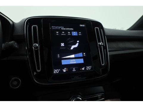 Volvo XC40 1.5 T4 Plug-in hybrid Ultimate Bright | Pano-dak | Adap. cruise | sportstoelen | camera | Dodehoek (Blis) | H&K Audio |