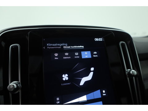 Volvo XC40 1.5 T4 Plug-in hybrid Ultimate Bright | Pano-dak | Adap. cruise | sportstoelen | camera | Dodehoek (Blis) | H&K Audio |