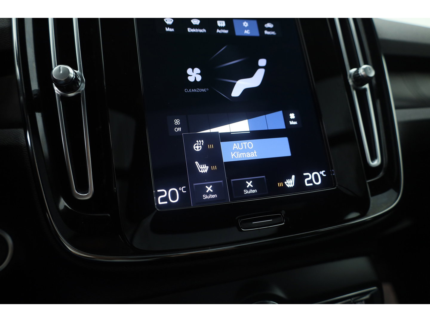 Volvo XC40 1.5 T4 Plug-in hybrid Ultimate Bright | Pano-dak | Adap. cruise | sportstoelen | camera | Dodehoek (Blis) | H&K Audio |
