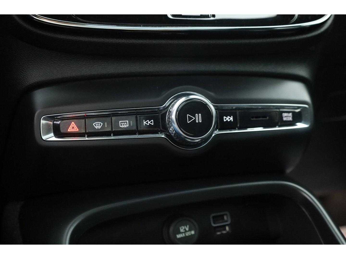 Volvo XC40 1.5 T4 Plug-in hybrid Ultimate Bright | Pano-dak | Adap. cruise | sportstoelen | camera | Dodehoek (Blis) | H&K Audio |