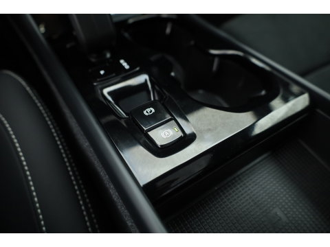 Volvo XC40 1.5 T4 Plug-in hybrid Ultimate Bright | Pano-dak | Adap. cruise | sportstoelen | camera | Dodehoek (Blis) | H&K Audio |