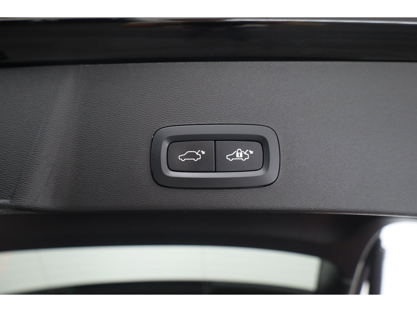 Volvo XC40 1.5 T4 Plug-in hybrid Ultimate Bright | Pano-dak | Adap. cruise | sportstoelen | camera | Dodehoek (Blis) | H&K Audio |