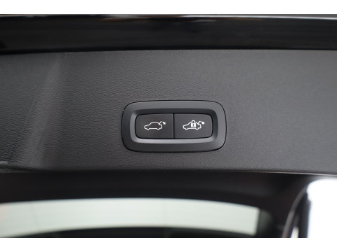 Volvo XC40 1.5 T4 Plug-in hybrid Ultimate Bright | Pano-dak | Adap. cruise | sportstoelen | camera | Dodehoek (Blis) | H&K Audio |