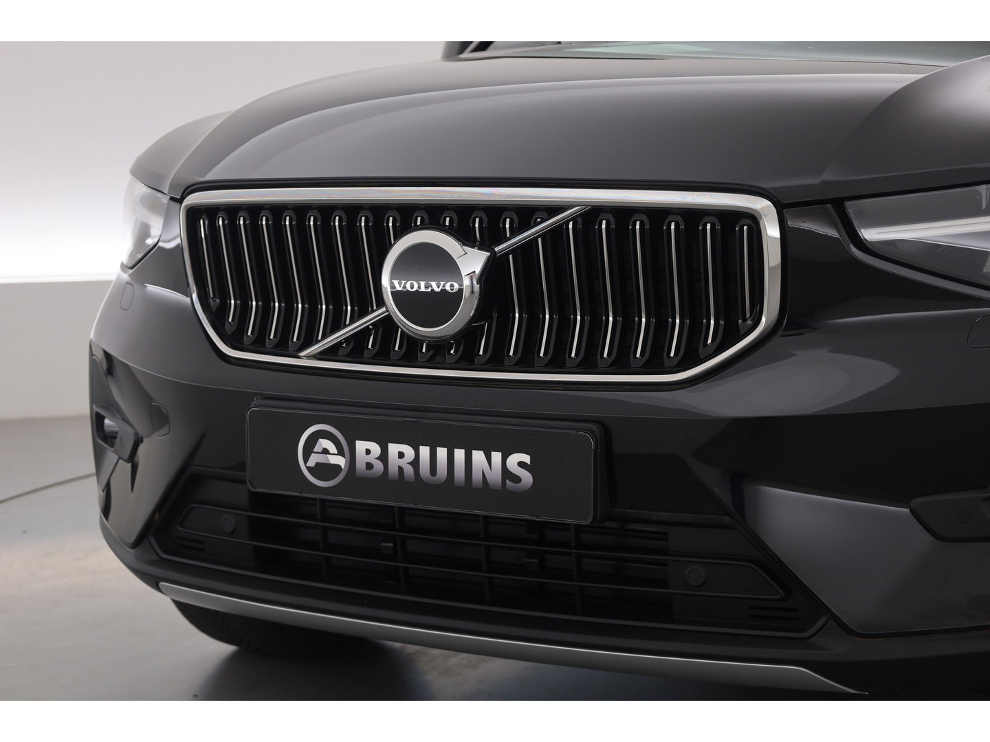 Volvo XC40 1.5 T4 Plug-in hybrid Ultimate Bright | Pano-dak | Adap. cruise | sportstoelen | camera | Dodehoek (Blis) | H&K Audio |