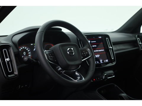 Volvo XC40 1.5 T4 Plug-in hybrid Ultimate Bright | Pano-dak | Adap. cruise | sportstoelen | camera | Dodehoek (Blis) | H&K Audio |