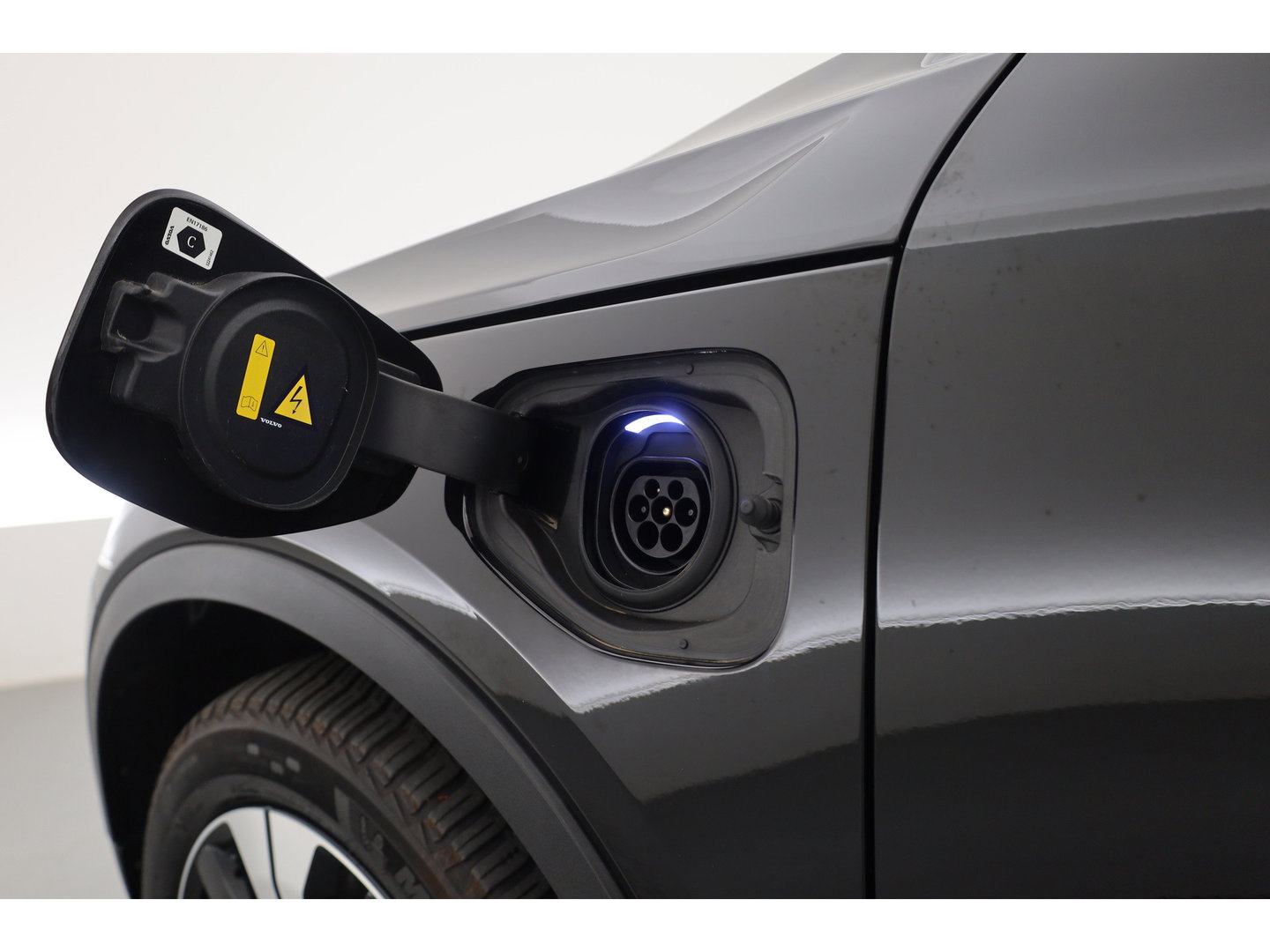 Volvo XC40 1.5 T4 Plug-in hybrid Ultimate Bright | Pano-dak | Adap. cruise | sportstoelen | camera | Dodehoek (Blis) | H&K Audio |