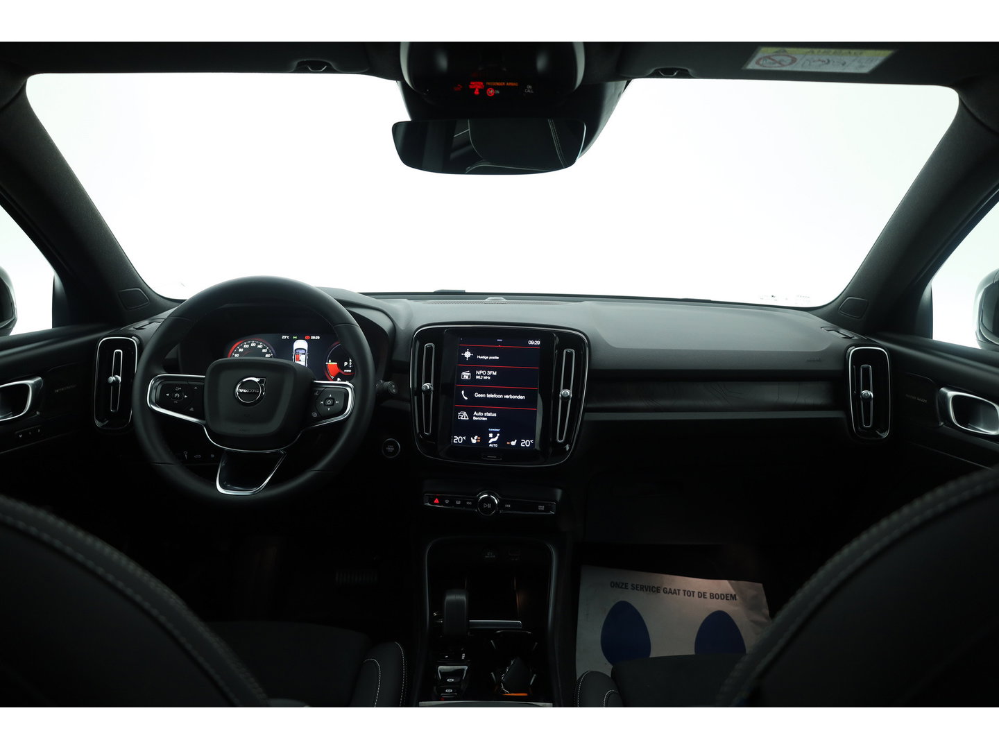 Volvo XC40 1.5 T4 Plug-in hybrid Ultimate Bright | Pano-dak | Adap. cruise | sportstoelen | camera | Dodehoek (Blis) | H&K Audio |